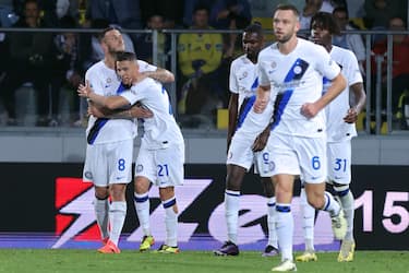 Marko Arnautovic of Inter celebrates with his teammates after scoring 0-2 goal during the Serie A soccer match between Frosinone Calcio and FC Inter at Benito Stirpe stadium in Frosinone, Italy, 10 May 2024. ANSA/FEDERICO PROIETTI