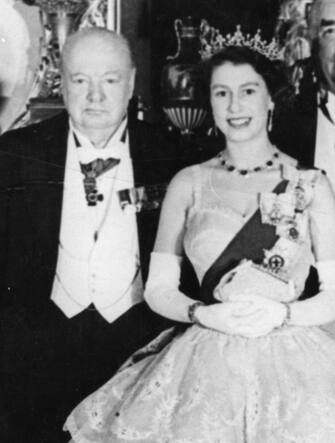 La Regina Elisabetta II e Winston Churchill