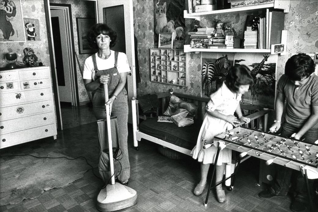 Liliana_Barchiesi_dalla_serie_Le_casalinghe_Milano_1979._Stampa_gelatina_bromuro_d’argento_20x30cm.jpg