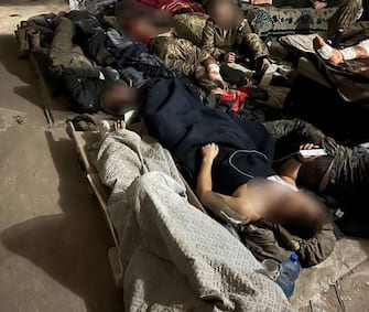 Un medico di Azovstal ha pubblicato le foto dei feriti