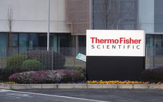 L'esterno dello stabilimento Thermo Fisher a Monza