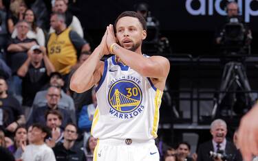 SACRAMENTO, CA - OCTOBER 27: Stephen Curry #30 of the Golden State Warriors celebrates during the game against the Sacramento Kings on October 27, 2023 at Golden 1 Center in Sacramento, California. NOTE TO USER: User expressly acknowledges and agrees that, by downloading and or using this Photograph, user is consenting to the terms and conditions of the Getty Images License Agreement. Mandatory Copyright Notice: Copyright 2023 NBAE (Photo by Rocky Widner/NBAE via Getty Images)