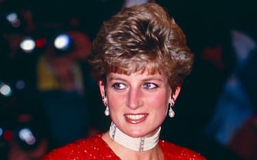 LONDON,  UNITED KINGDOM - NOVEMBER 18:   Diana Princess of Wales attends the Premiere of Hot Shots, in London's West End, on November 18, 1991  in London, United Kingdom. (Photo by Julian Parker/UK Press via Getty Images)