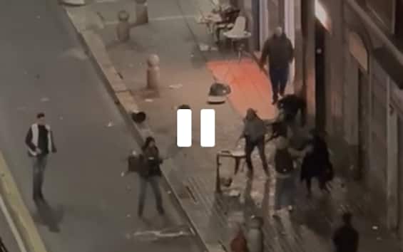 milano rissa in via padova volano sedie e posacenere