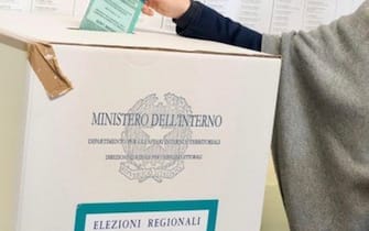 The handout picture provided by the Chigi Palace press office shows Italian Prime Minister Giorgia Meloni casting her ballot at a polling station during the regional elections, in Rome, Italy, 12 February 2023. On 12 and 13 February, the citizens of Lombardy and Lazio vote for the renewal of the regional councils and choose the new presidents of the region.
ANSA/ CHIGI PALACE PRESS OFFICE/ FILIPPO ATTILI
+++ ANSA PROVIDES ACCESS TO THIS HANDOUT PHOTO TO BE USED SOLELY TO ILLUSTRATE NEWS REPORTING OR COMMENTARY ON THE FACTS OR EVENTS DEPICTED IN THIS IMAGE; NO ARCHIVING; NO LICENSING +++ NPK +++