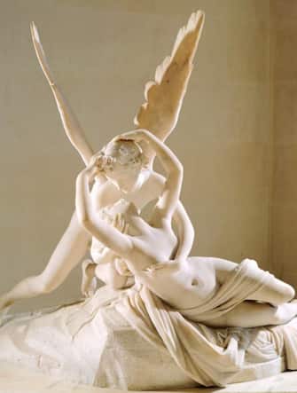ITALY - CIRCA 2002:  Paris, Musée Du Louvre Cupid and Psyche, 1788, by Antonio Canova (1757-1822), marble sculpture. (Photo by DeAgostini/Getty Images)