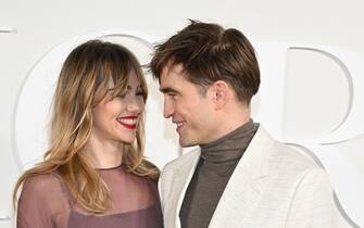 Robert Pattinson e Suki Waterhouse