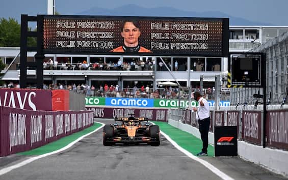 https://static.sky.it/editorialimages/f1e26f11ee13dc2e752bf6ab8956b6167d3d1a73/skysport/it/motori/formula-1/video/2025/05/31/f1-gp-spagna-2025-qualifiche-highlights/f1_getty_mclaren_piastri_pole_barcellona_2025.jpg?im=Resize,width=565