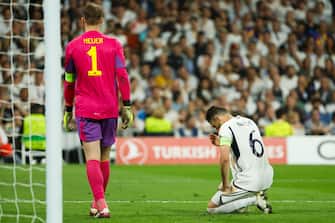 epa11327835 Real Madrid Nacho Fernandez (R) sits on the ground during the UEFA Champions League semifinal second leg soccer match between Real Madrid and Bayern Munich, in Madrid, Spain, 08 May 2024.  EPA/Mariscal