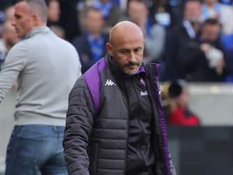 epa11327424 Fiorentina s head coach Vincenzo Italiano looks on during the UEFA Europa Conference League semi-finals, 2nd leg soccer match between Club Brugge and ACF Fiorentina, in Bruges, Belgium, 08 May 2024.  EPA/OLIVIER MATTHYS