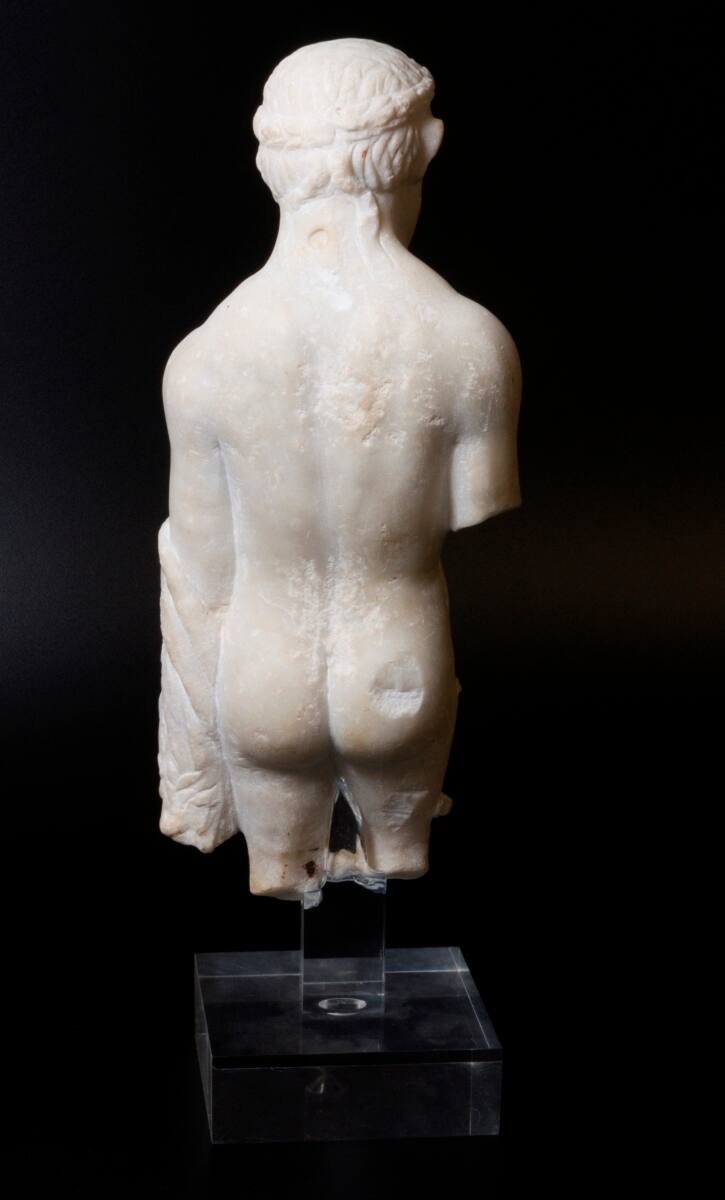 la-statuetta-romana-in-marmo-pubblicata-sul-proprio-profilo-Twitter-dallo-Yorkshire-Museum-per-lanciare-BestMuseumBum.-Courtesy-Yorkshire-Museum.jpg