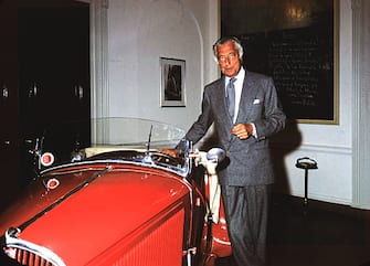 NEW YORK - MAY 5:  Gianni Agnelli posing for a portrait on May 5, 1975 in New York, New York. (Photo by Santi Visalli/Getty Images)