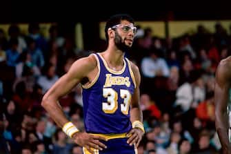 BOSTON, MA - 1981: Kareem Abdul-Jabbar #33 of the Los Angeles Lakers awaits a foul call during a game circa 1981 at the Boston Garden in Boston, Massachusetts. NOTE TO USER: User expressly acknowledges and agrees that, by downloading and or using this photograph, User is consenting to the terms and conditions of the Getty Images License Agreement. Mandatory Copyright Notice: Copyright 1981 NBAE (Photo by Dick Raphael/NBAE via Getty Images)