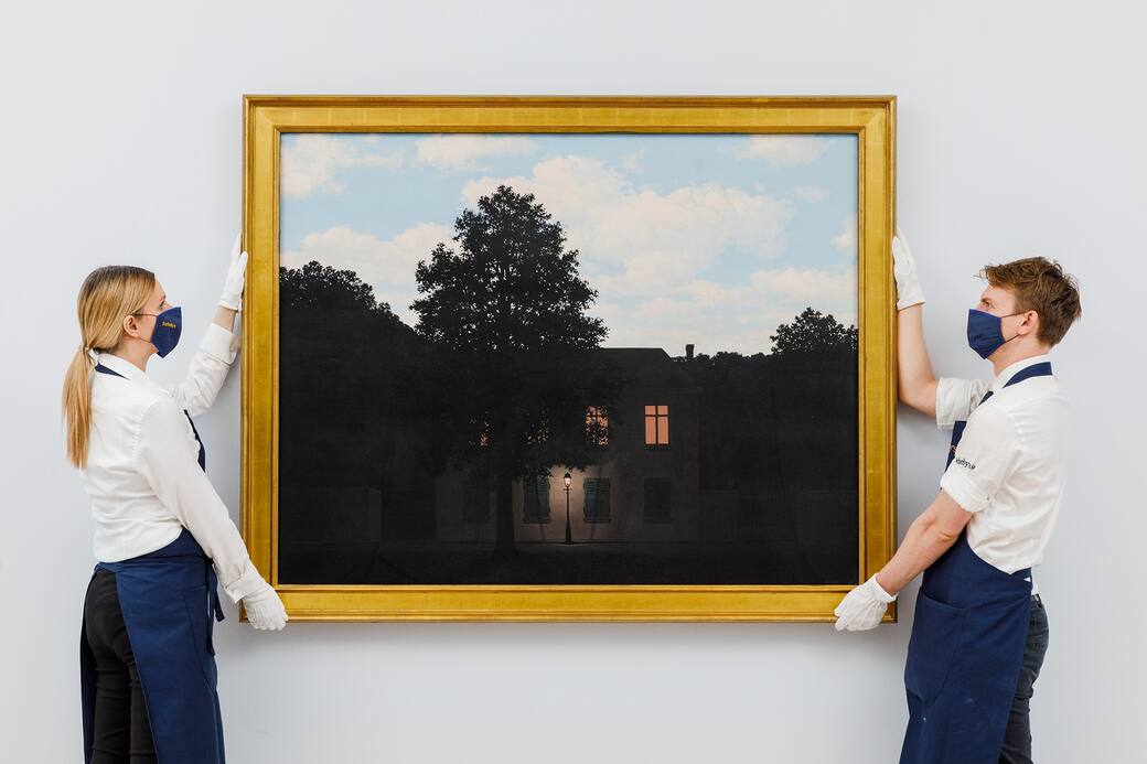 Reneě_Magritte_L’empire_des_lumieĚres_in_situation.jpg
