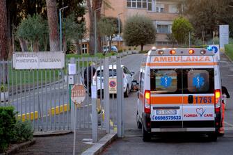 Ambulanza entra in ospedale