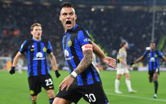 Inter's Lautaro Martinez jubilates after scoring the gol (1-1) during the italian Serie A soccer match Juventus FC vs FC Inter at the Allianz Stadium in Turin, Italy, 26 november 2023 ANSA/ALESSANDRO DI MARCO