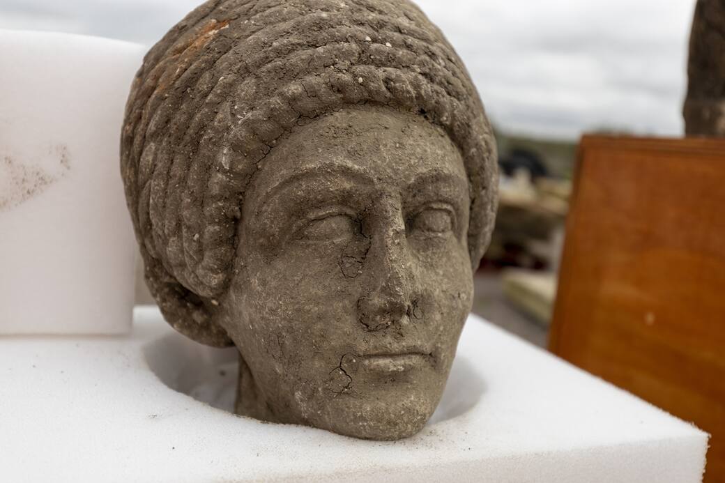 Artefacts_from_St_Mary_s_Archaeological_dig_-_Stoke_Mandeville_Buckinghamshire_(1).jpg