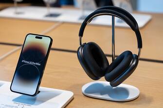 A iPhone 14 Pro Max smartphone and AirPods Max headphones at an Apple Inc. store in the Gangnam District of Seoul, South Korea, on Friday, March 31, 2023. Apple has enlisted K-pop girl band NewJeans to woo users in South Korea as the worlds most valuable company bets on a post-Covid global rebound in spending. Photographer: SeongJoon Cho/Bloomberg via Getty Images