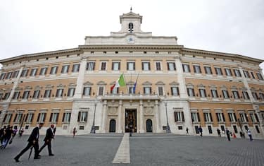 Una veduta esterna di Palazzo Montecitorio, sede della Camera dei Deputati, in una foto d'archivio.
ANSA/ALESSANDRO DI MEO