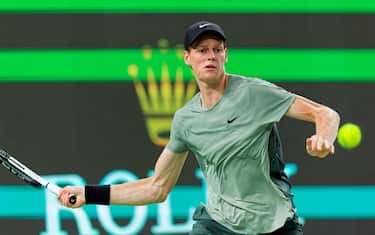 epa11644987 Jannik Sinner of Italy in action during his Men's Singles thrid round match against Tomas Martin Etcheverry of Argentina at the Shanghai Masters tennis tournament in Shanghai, China, 06 October 2024.  EPA/ALEX PLAVEVSKI