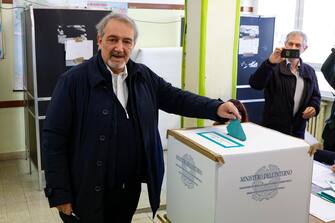 Francesco Rocca, the center-right candidate for the presidency of the Lazio Region, casts his ballot at a polling station during the regional elections, in Rome, Italy, 12 February 2023. On 12 and 13 February, the citizens of Lombardy and Lazio vote for the renewal of the regional councils and choose the new presidents of the region.
ANSA/FABIO FRUSTACI