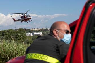 Piccolo velivolo biposto precipita nel Tevere a Roma