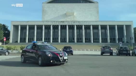 roma arrestato 23enne in casa 2 kg di hashish e armi