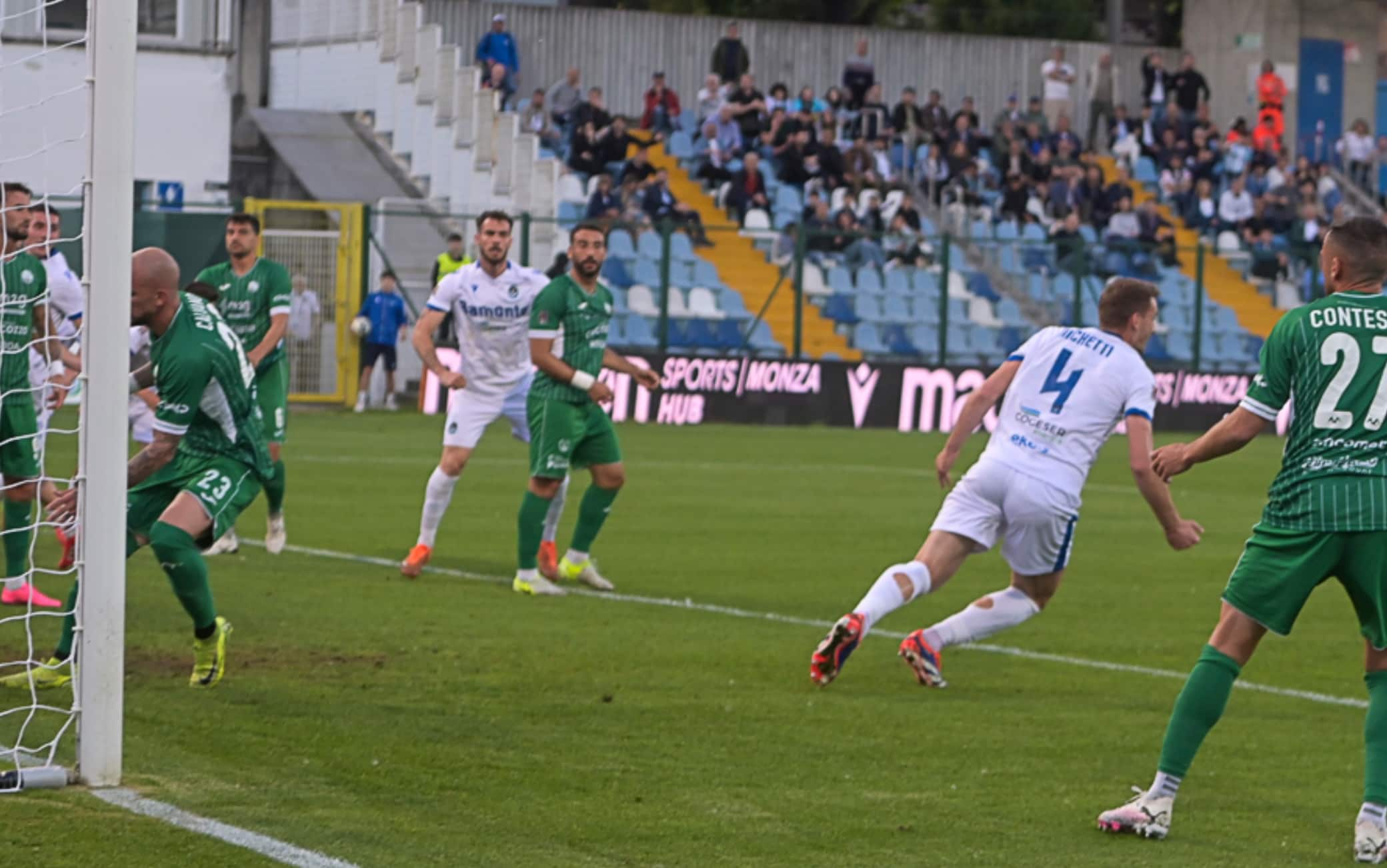 Nichetti realizza il secondo gol della Giana Nichetti realizza il secondo gol della Giana