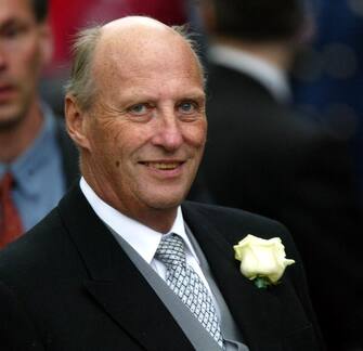 DELFT, NETHERLANDS - APRIL 24:  Norwegian King Harald, godfather to Prince Johan Friso, leaves the church ceremony after the wedding of Queen Beatrix's second son, Prince Johan Friso & Mabel Wisse Smit on April 24, 2004 in Delft, The Netherlands. The Dutch government, required by the constitution to approve royal marriages, refused to sanction this match because Wisse Smit had formerly had a relationship with the late gangster Klaas Bruinsma. The Prince thus gives up his claim to the throne, but does retain his royal title of Prince Of Oange-Nassau. (Photo by Michel Porro/Getty Images) 

