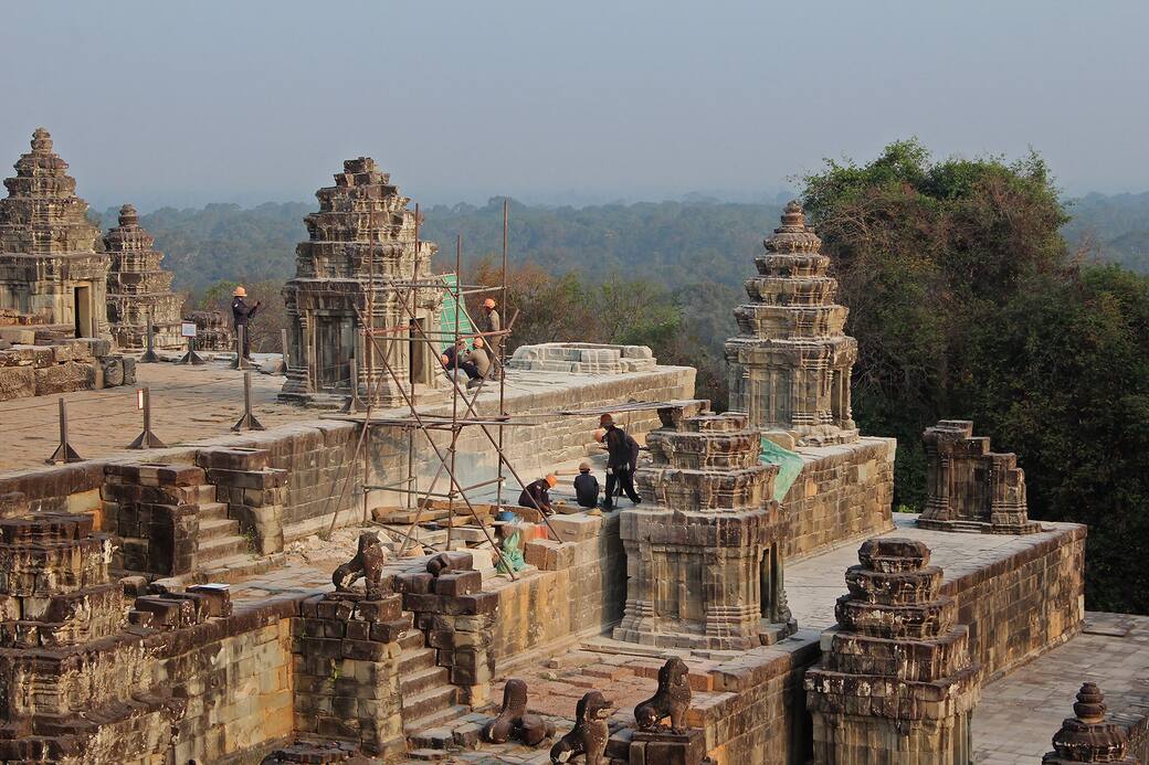 Restoration_work_at_Phnom_Bakheng_(Credit_World_Monuments_Fund).jpg
