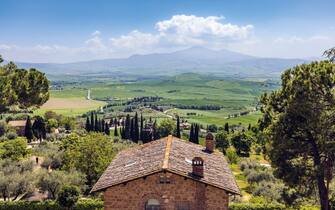 Pienza, Siena Province, Tuscany, Italy. View of the Val d'Orcia, or Orcia Valley seen from Pienza. The Val d'Orcia is a UNESCO World Cultural Landscape. (Photo by: Ken Welsh/UCG/Universal Images Group via Getty Images)
