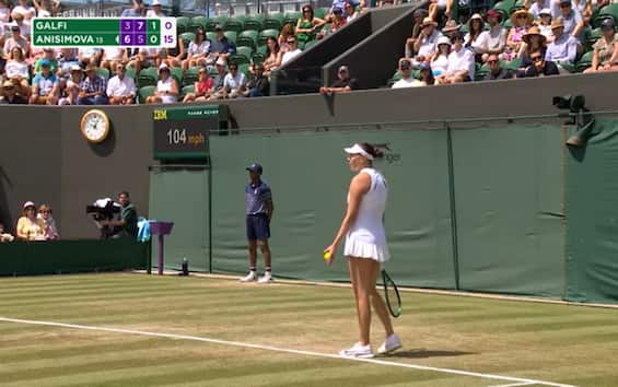 https://static.sky.it/editorialimages/f3b1bf41c4d7602e768ffbd38716cc314b1aa498/skysport/it/tennis/video/2025/07/06/wimbledon-anisimova-champagne-video/anisimova_wimbledon_og_image.jpg?im=Resize,width=565