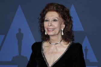 epa07955207 Italian actress Sophia Loren poses on the red carpet prior the 11th Annual Governors Awards at the Dolby Theater in Hollywood, California, USA, 27 October 2019.  EPA/NINA PROMMER