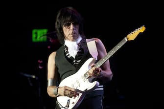 Oakland, CA  - Legendary British guitarist Jeff Beck has died aged 78 after 'suddenly' contracting bacterial meningitis.

The rock star, who just weeks ago finished touring with Johnny Depp, passed away 'peacefully', his agent revealed today.

His family shared the heartbreaking news on his Twitter page along with a picture of the star on stage with his trademark shades and guitar.

Pictured Here:
Guitar legend Jeff Beck performs live at the Paramount Theatre.

Pictured: Jeff Beck

BACKGRID USA 11 JANUARY 2023 

USA: +1 310 798 9111 / usasales@backgrid.com

UK: +44 208 344 2007 / uksales@backgrid.com

*UK Clients - Pictures Containing Children
Please Pixelate Face Prior To Publication*