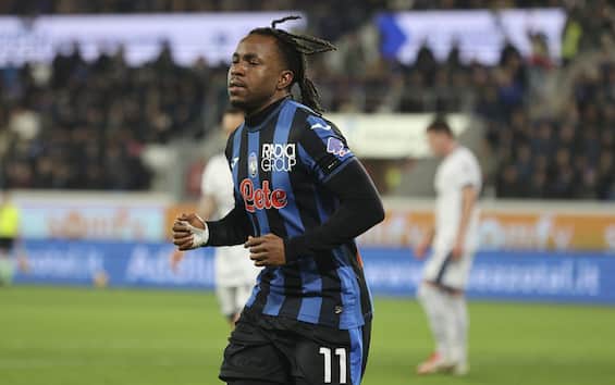https://static.sky.it/editorialimages/f3eb01492a6fc46545aed4ce0de7ab537a8a511f/skysport/it/calcio/serie-a/2025/04/05/atalanta-lazio-probabili-formazioni/ipa_lookman.jpg?im=Resize,width=565