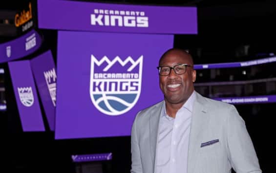 NBA, Sacramento coach Mike Brown renews till 2027 with the Kings