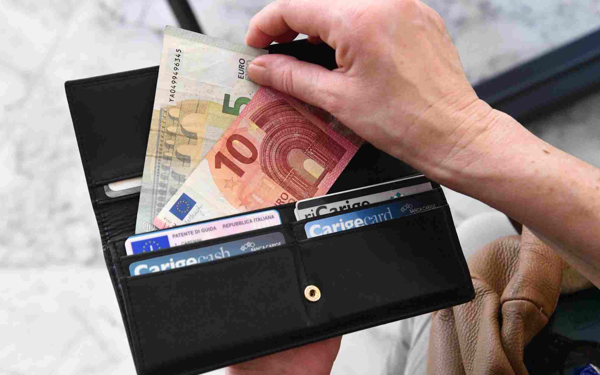 Consumi, cosa fare con le banconote rovinate o fuori corso: la guida