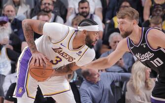 SACRAMENTO, CA - OCTOBER 29: Anthony Davis #3 of the Los Angeles Lakers handles the ball against defender Domantas Sabonis #10 of the Sacramento Kings during the game on October 29, 2023 at Golden 1 Center in Sacramento, California. NOTE TO USER: User expressly acknowledges and agrees that, by downloading and or using this Photograph, user is consenting to the terms and conditions of the Getty Images License Agreement. Mandatory Copyright Notice: Copyright 2023 NBAE (Photo by Rocky Widner/NBAE via Getty Images)