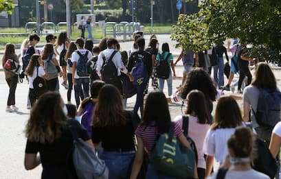 Scuola, gli studenti italiani migliorano in matematica