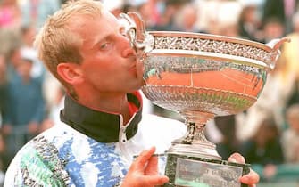 PARIS, FRANCE - JUNE 11:  Austrian Thomas Muster kisses the winners' trophy after the men's singles final of the French Open, 11 June on centre-court at Roland Garros in Paris. Muster won the French Open singles title when he beat US Michael Chang 7-5, 6-2, 6-4. AFP PHOTO  (Photo credit should read PATRICK KOVARIK/AFP via Getty Images)