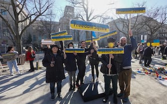attivisti rinominano piazza