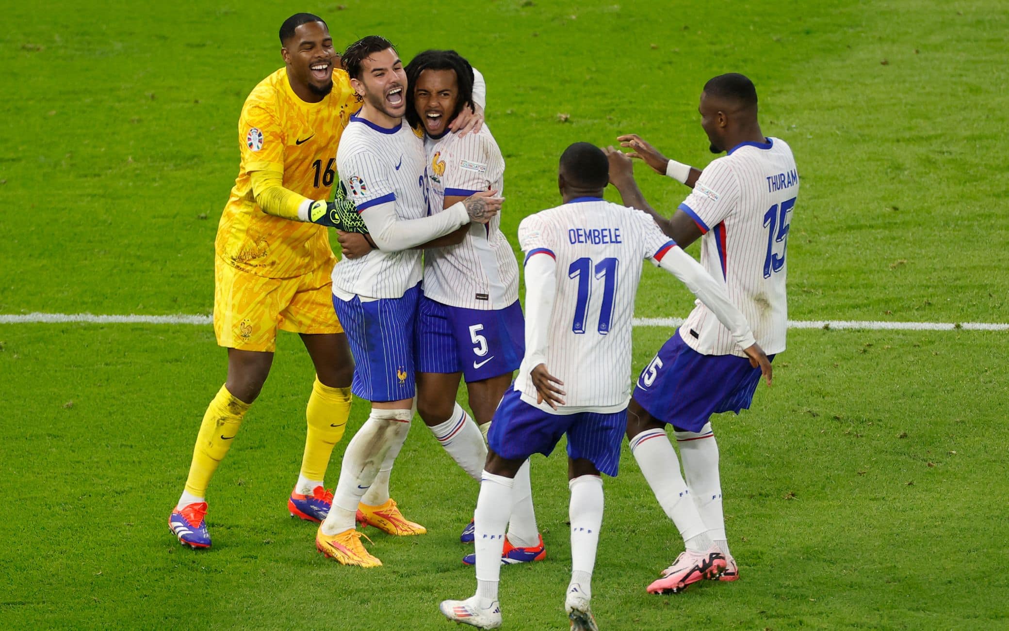 Quinto rigore Francia: Theo Hernandez non sbaglia! La Francia è in semifinale!