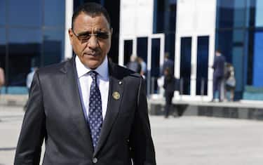 (FILES) Niger President Mohamed Bazoum arrives at the Sharm El Sheikh International Convention Centre, in Egypt's Red Sea resort of the same name, on November 7, 2022, during the 2022 United Nations Climate Change Conference, more commonly known as COP27. Niger President Mohamed Bazoum is being detained by members of the Presidential Guard, who have been given an "ultimatum" by the army, a source close to Bazoum said on July 26, 2023.
Disgruntled members of the guard sealed off access to the president's residence and offices, and after talks broke down "refused to release the president," the source said, adding: "The army has given them an ultimatum." (Photo by Ludovic MARIN / AFP)