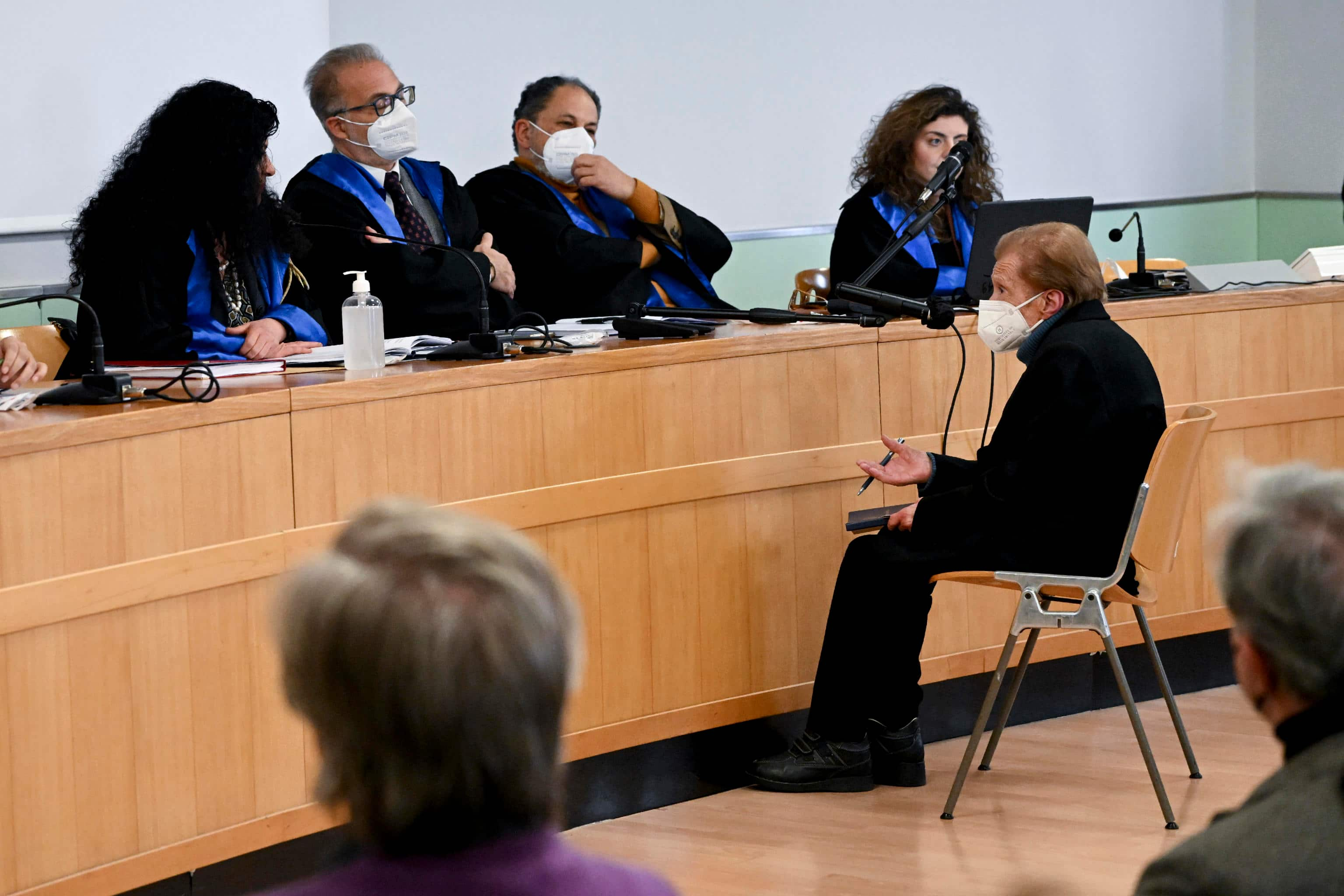 Maria Edda Cavuoto di 84 anni, alla seduta di laurea della facoltà di Giurisprudenza dell'Università Federico II  discutere davanti alla commissione la tesi in diritto ecclesiastico dal titolo 'La libertà di coscienza'  21  febbraio 2023. Quella in Giurisprudenza è la seconda laurea per la signora Cavuoto che è gia' dottoressa in Lettere e ha impiegato la sua vita a insegnare materie umanistiche agli studenti delle scuole medie.ANSA / CIRO FUSCO