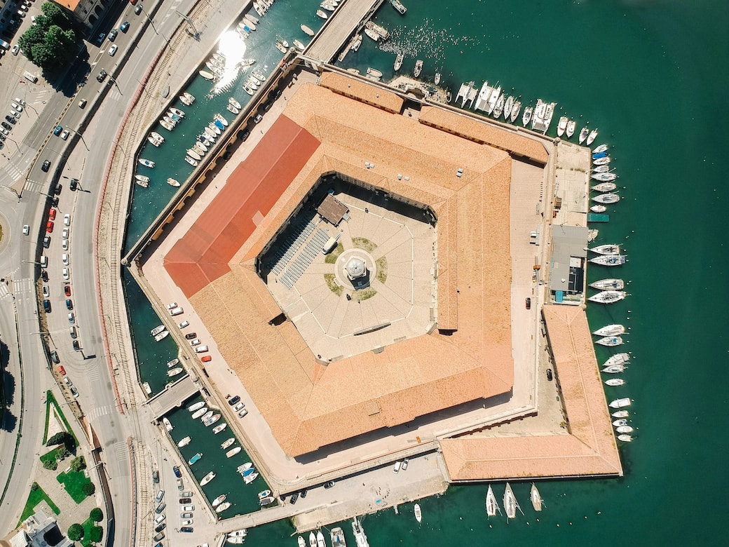 Foto di Robert Bye su Unsplash