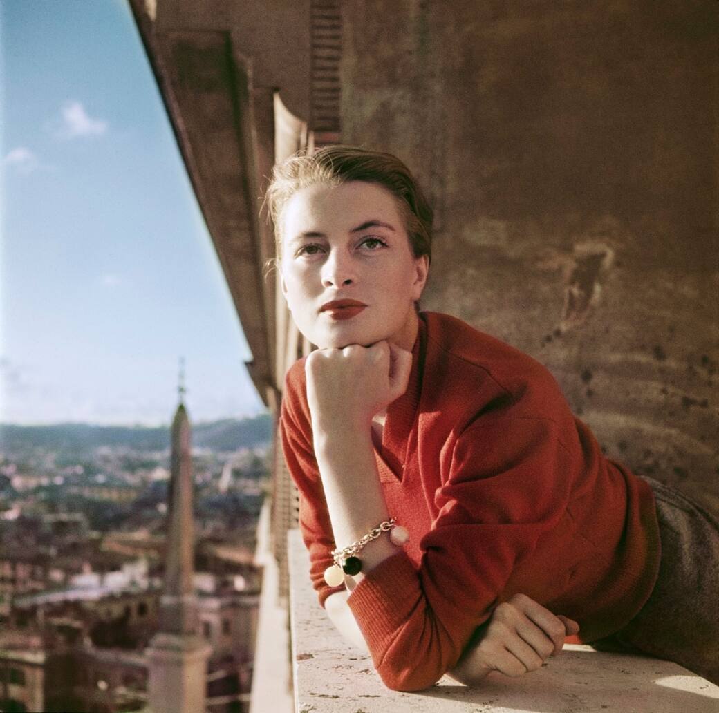 Robert-Capa_Capucine_modella-e-attrice-francese-al-balcone_Roma_Agosto-1951_Credits-Robert-Capa_International-Center-of-Photography-Magnum-Photos.jpg