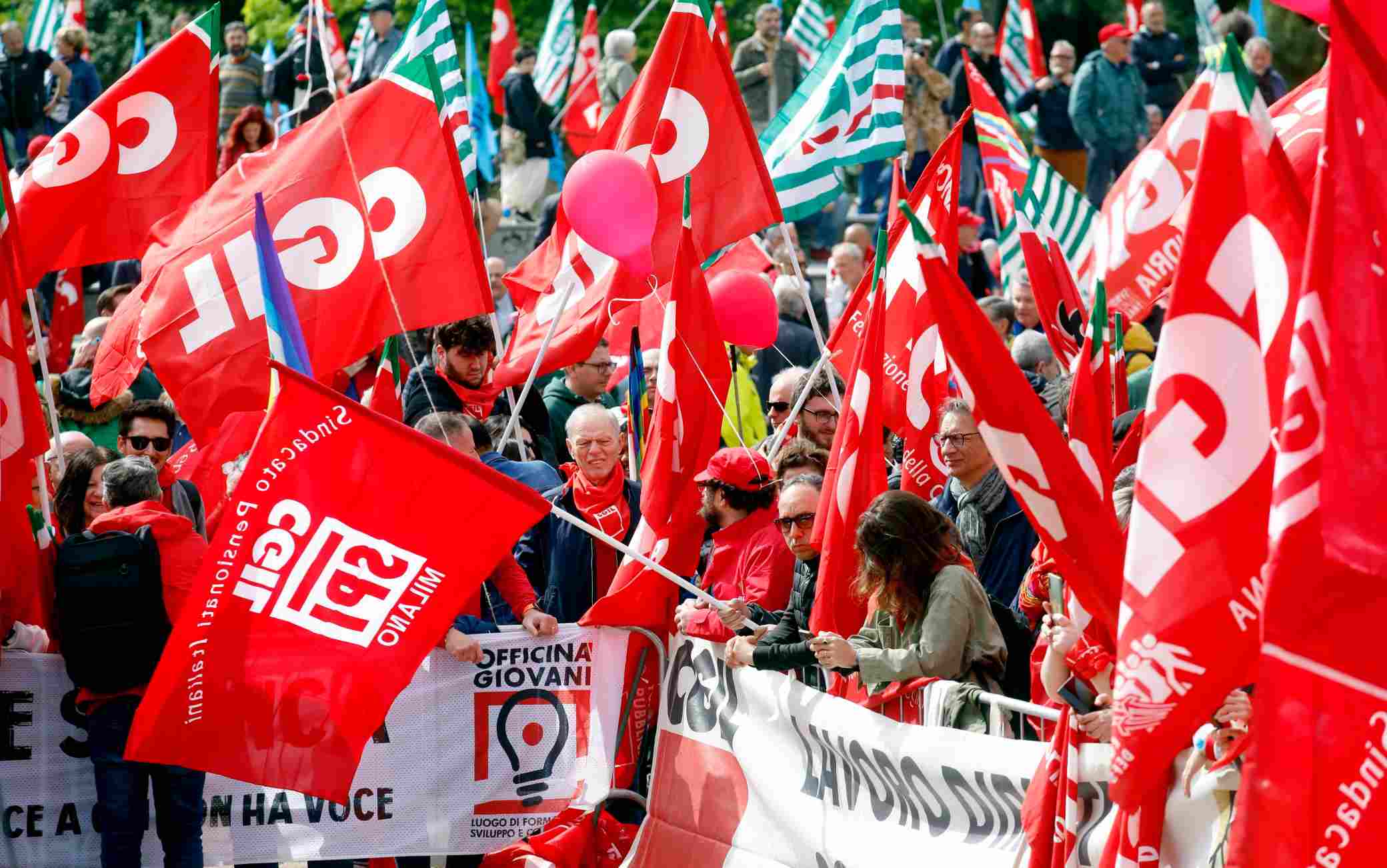 Manifestazione unitaria di Cigl, Cisl e Uil "Per una nuova stagione del lavoro e dei diritti" a Milano, 13 maggio 2023.ANSA/MOURAD BALTI TOUATI

