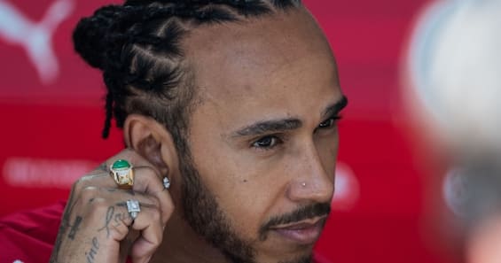 https://static.sky.it/editorialimages/f5799401723e0dee3f1c7d6af8432a7e60398886/skysport/it/motori/formula-1/video/2025/05/22/f1-gp-monaco-hamilton-ferrari-intervista-video/ipa_hamilton_ferrari_monaco_social.jpg?im=Resize,width=565