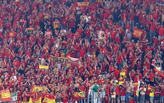 epa11479005 Fans of Spain celebrate after their team won the UEFA EURO 2024 final soccer match between Spain and England, in Berlin, Germany, 14 July 2024. Spain won 2-1.  EPA/GEORGI LICOVSKI