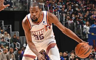 DETROIT, MI - NOVEMBER 5: Kevin Durant #35 of the Phoenix Suns dribbles the ball during the game against the Detroit Pistons on November 5, 2023 at Little Caesars Arena in Detroit, Michigan. NOTE TO USER: User expressly acknowledges and agrees that, by downloading and/or using this photograph, User is consenting to the terms and conditions of the Getty Images License Agreement. Mandatory Copyright Notice: Copyright 2023 NBAE (Photo by Chris Schwegler/NBAE via Getty Images)